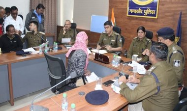 BIG NEWS : मंदसौर पुलिस कंट्रोल रूम पर जनसुनवाई, एसपी ने सुनी आमजन की समस्याएं, त्वरित निराकरण के दिए निर्देश, ये अधिकारी भी रहें मौजूद, पढ़े खबर