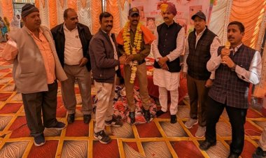 NEWS : शिक्षा के क्षेत्र में मंदसौर पुलिस जवान की सराहनीय पहल, जरूरतमंद बच्चों को मिल रही नई राह, पढ़े खबर