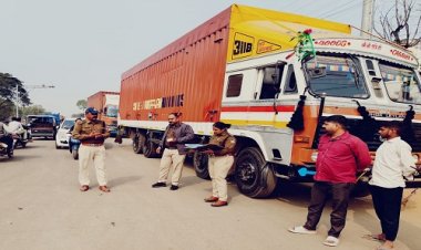 BIG NEWS : एक्शन मोड में नीमच यातायात पुलिस, नो एंट्री में प्रवेश करने वाले कंटेनरों को रोका, फिर बनाएं ताबड़तोड़ चालान, और की ये बड़ी कार्यवाही, पढ़े खबर