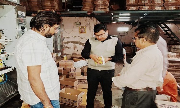 BIG NEWS : खाद्य सुरक्षा की टीम पहुंची नीमच की इस तेल इंडस्ट्री में, आकस्मिक जांच के बाद की ताबड़तोड़ कार्यवाही, चार नमूने लिए, अब जांच रिपोर्ट का इंतजार, पढ़े खबर