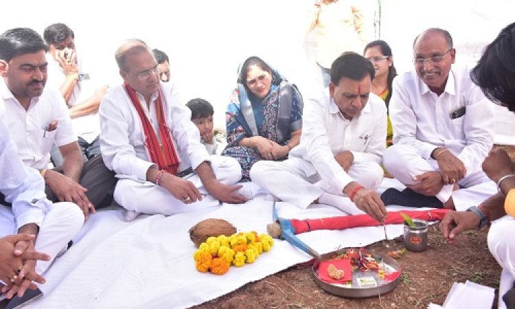 BIG NEWS : डिप्टी सीएम ने राजस्व एवं सामान्य अभिलेखागार भवन का किया भूमि पूजन, कार्यक्रम में उप मुख्यमंत्री देवड़ा बोले- व्यवस्थित रहेंगे रिकॉर्ड, पढ़े खबर