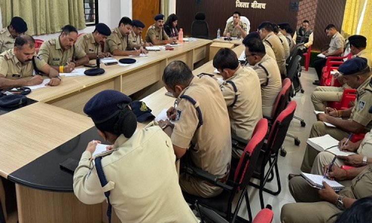 BIG NEWS : दिल्ली में हुए बम ब्लास्ट से गूंजा देश, हाई अलर्ट पर नीमच जिला, एसपी अंकित जायसवाल ने बुलाई आपात बैठक, पुलिस अधिकारियों से इन बिंदुओं पर की चर्चा, सभी थाना क्षेत्रों में सतर्कता बरतने के दिए निर्देश, पढ़े खबर