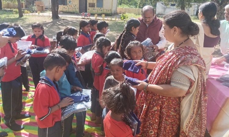 NEWS : ग्राम लेवडा स्कूल में धूमधाम से मनाया बाल दिवस, बच्चों को बाटी चॉकलेट व अन्य वस्तुएं, पढ़े खबर