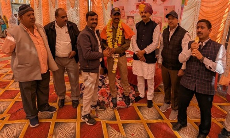 NEWS : शिक्षा के क्षेत्र में मंदसौर पुलिस जवान की सराहनीय पहल, जरूरतमंद बच्चों को मिल रही नई राह, पढ़े खबर