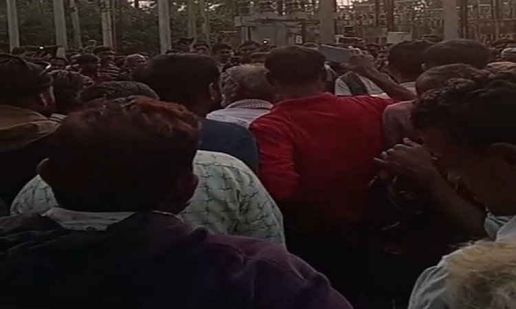 BIG NEWS : मृतक के परिजनों ने किया विद्युत मंगल का घेराव, प्रशासनिक अधिकारियों ने दी समझाइश, फिर इन मांगो पर बनी बात, मामला 11 केवी लाइन की चपेट में आने से बंशीदास की मौत का, पढ़े खबर