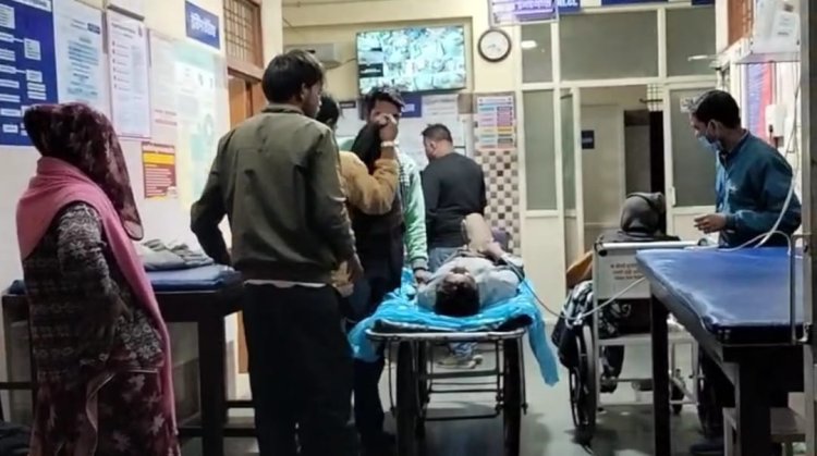 BIG NEWS : नीमच के अल्हेड़ का कैलाश माली, जिसने मनासा बिच बाजार गटक लिया जहर, हालत नाजुक रेफर जिला अस्पताल, पढ़े मनीष जोलानिया की ये खबर