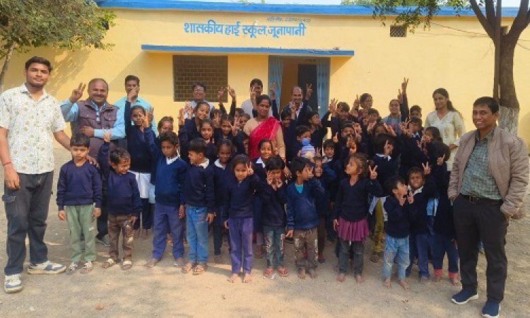 NEWS : कुकड़ेश्वर के पिलोदिया परिवार की सरहानीय पहल, जूनापानी गांव के इस स्कूल में पहुंचे सदस्य, बच्चों को गर्म स्वेटर किए वितरित, सामाजिक दायित्व का दिया उत्कृष्ट उदाहरण, पढ़े खबर