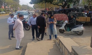 BIG NEWS : नीमच में इस सड़क का होगा चौड़ीकरण, और जल्द मिलेगी पार्किंग स्थल की सौगात, नगर पालिका अध्यक्ष और एसडीएम ने किया मुख्य बाजार का निरिक्षण, संबंधित अधिकारियों को दिए ये निर्देश, पढ़े खबर