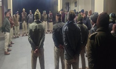 BIG NEWS : मंदसौर एसपी के नेतृत्व में पुलिस की कॉम्बिंग गश्त, देर रात की सर्जिकल स्‍ट्राईक, 150 से ज्यादा वारंटी धाराएं, हिस्‍ट्रीशीटर और गुंडा-बदमाशों की भी चैकिंग, तो अवैध शराब के साथ इन्हें किया गिरफ्तार, पढ़े खबर