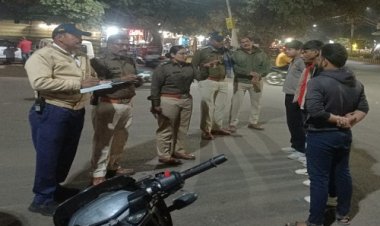 BIG NEWS : यातायात पुलिस का विशेष अभियान, और नीमच में ताबड़तोड़ कार्यवाहियां, लापरवाह वाहन चालकों की जेब हुई ढीली, तो इन बच्चों के माता-पिता को मौके पर बुलाया, सख्ती से दी समझाइश, आप भी हो जाएं सावधान, पढ़े खबर