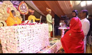 BIG NEWS: एकलिंगजी और मेवाड़ की उत्पत्ति की कथा सुन भाव विव्हल हुए श्रद्धालू, उमड़ा भक्तों का सैलाब, जगद्गुरु वसन्त विजयानन्द गिरी महाराज बोले- शतखण्ड पृथ्वी का सर्वोत्तम स्थान मेदपाट यानि मेवाड़, पढ़े खबर 