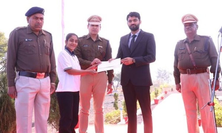 BIG NEWS : मध्य प्रदेश होमगार्ड एवं नागरिक सुरक्षा दिवस, नीमच में भव्य समारोह का आयोजन संपन्न, जिला कलेक्‍टर एवं एसपी ने परेड़ का निरीक्षण कर ली सलामी, कार्यक्रम में इन्हें किया सम्मानित, पढ़े खबर