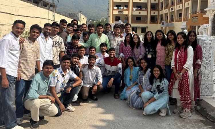 NEWS : युवा प्रेरणास्त्रोत नमन वया के मार्गदर्शन में डॉक्टरों ने की गिरनार पर्वत यात्रा, विभिन्न राज्यों के लोगों ने की सहभागिता, पूजन और भक्ति सहित किए कई पुनीत कार्य, पढ़े खबर