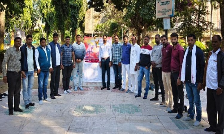 NEWS : नीमच में अहीर समाज ने मनाई वीर राजाराव तुलाराम की जयंती, चित्र पर किया माल्यार्पण, श्रद्धा और सम्मान से किया याद, बताया योगदान, पढ़े खबर