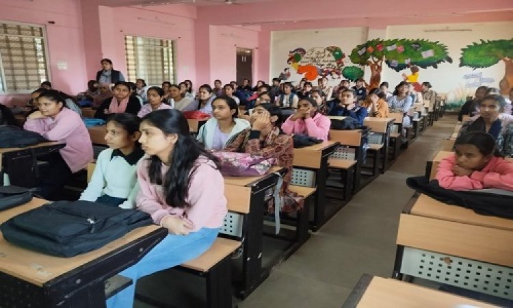 NEWS : बेटी बचाओ बेटी पढ़ाओ योजना, नीमच के इस कॉलेज में जागरूकता कार्यक्रम संपन्न, बाल विवाह रोकथाम और सह सायबर सुरक्षा के संबंध में दी जानकारियां, पढ़े खबर