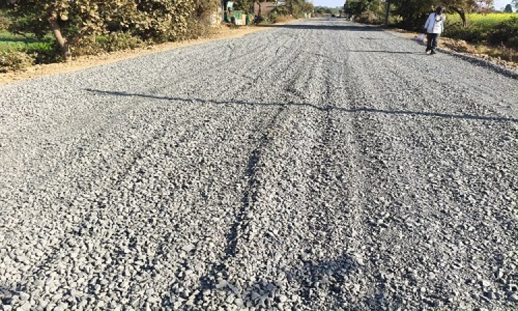 NEWS: चीताखेड़ा-रंभावली मार्ग का निर्माण, ठेकेदार ने अपनाया अवैधानिक तरीका, शासकीय भूमि पर चलाई पोकलेन मशीन, और खोद दिया मुहर्रम, अब मापदंड एवं कार्य पर उठ रहें सवाल, पढ़े खबर