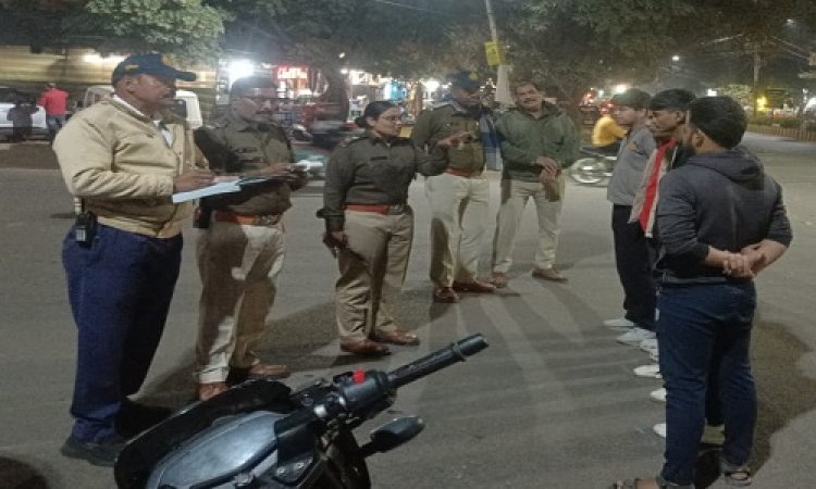 BIG NEWS : यातायात पुलिस का विशेष अभियान, और नीमच में ताबड़तोड़ कार्यवाहियां, लापरवाह वाहन चालकों की जेब हुई ढीली, तो इन बच्चों के माता-पिता को मौके पर बुलाया, सख्ती से दी समझाइश, आप भी हो जाएं सावधान, पढ़े खबर