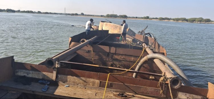 BIG NEWS : गांधी सागर के डूब क्षेत्र में पहुंची जिला प्रशासन की टीम, फिर बड़ी कार्यवाही को दिया अंजाम, अवैध उत्‍खनन करते पांच बडी और तीन छोटी नांव जप्‍त, पढ़े खबर