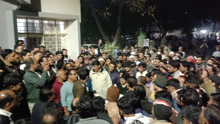 BIG NEWS:​मनासा में आधी रात को हाई वोल्टेज ड्रामा, राजस्थान पुलिस ने खेत से उठाया व्यापारी,तो सैकड़ों लोगों ने थाने को घेरा, जानिए क्या है अफीम और मक्का का वो कनेक्शन?,पढ़े ये खबर