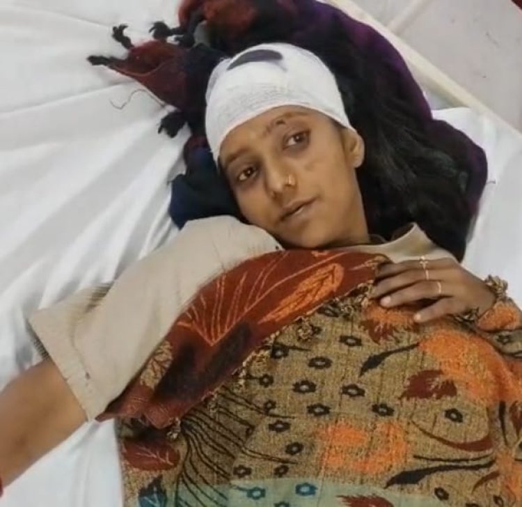 NEWS : पति बना हैवान, पत्नी के ऊपर किया फावड़े से वार, गंभीर अवस्ता में परिजन लेकर पहुंचे जिला अस्पताल, पढ़े खबर