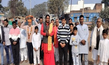 NEWS- भक्ति और उत्साह में लीन,सिर पर मंगल कलश लिए भजनो पर नाचती महिलाये, हुआ नगर के मुख्य मार्गो पर पुष्प वर्षा से स्वागत, हुई जीरन में नानी बाई का मायरा कथा की शुरुआत,पढ़े खबर