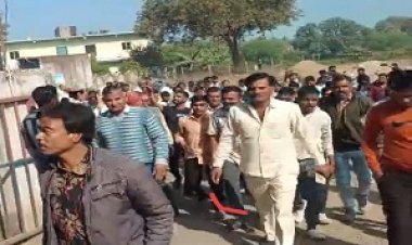 BREAKING NEWS- रामधुन पर आपत्ति के विरोध में बड़ी संख्या में हिंदू संगठन,पहुंचा जीरन थाना,32 साल पुरानी परंपरा जारी रखने की करी मांग, पढ़े खबर