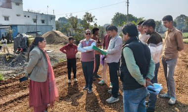 BIG NEWS :अवैध निर्माण पर नीमच नगर पालिका का बुलडोजर एक्शन, निर्माण सामग्री जप्त,शिकायत पर त्वरित कार्रवाई, CMO सहित अधिकारी कर्मचारी रहे मौजूद,पढ़े ये खबर