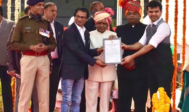 BIG NEWS : महिला सशक्तिकरण पर ऐसा नवाचार, की गणतंत्र दिवस पर मिला राज्य स्तरीय सम्मान,रोहन शर्मा व नीमच के डॉ. विवेक वर्धन श्रीवास्तव हुए सम्मानित, पढ़े ये खबर जो समाज को दे रही नई दिशा