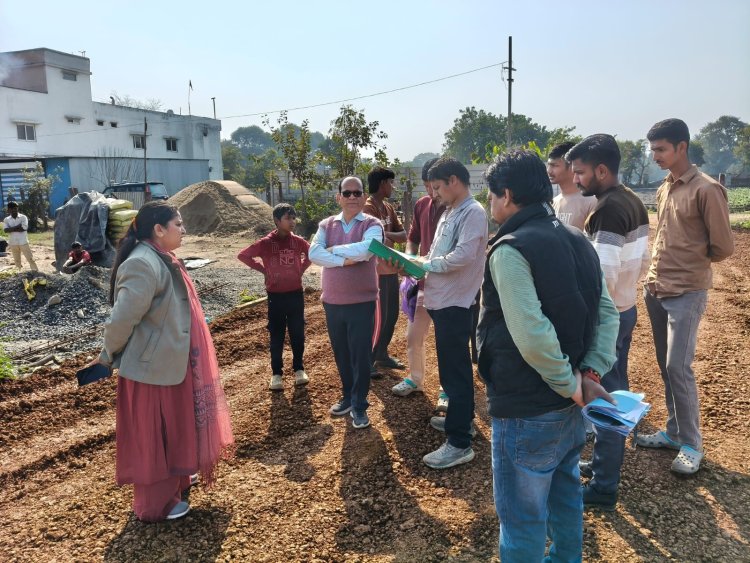 BIG NEWS :अवैध निर्माण पर नीमच नगर पालिका का बुलडोजर एक्शन, निर्माण सामग्री जप्त,शिकायत पर त्वरित कार्रवाई, CMO सहित अधिकारी कर्मचारी रहे मौजूद,पढ़े ये खबर