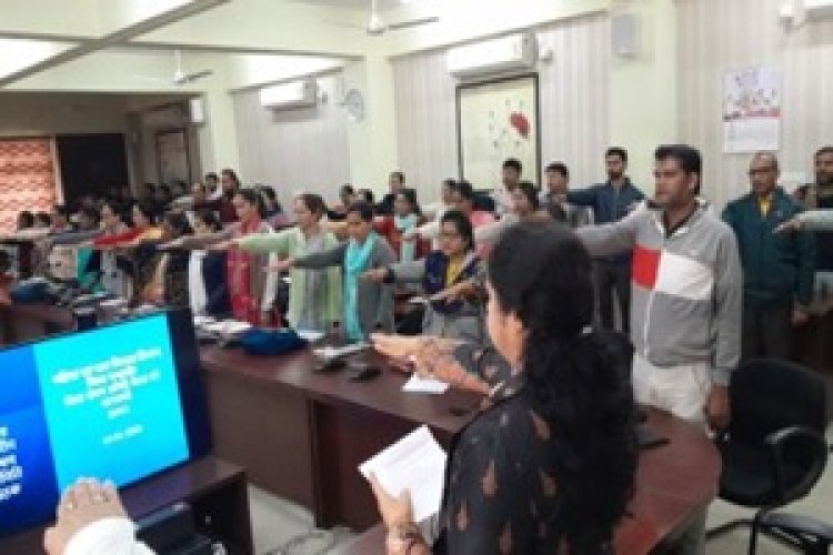 NEWS- राष्ट्रीय मतदाता दिवस पर कलेक्टर श्रीमती अदिति गर्ग ने अधिकारियों को दिलाई शपथ, पढ़े खबर
