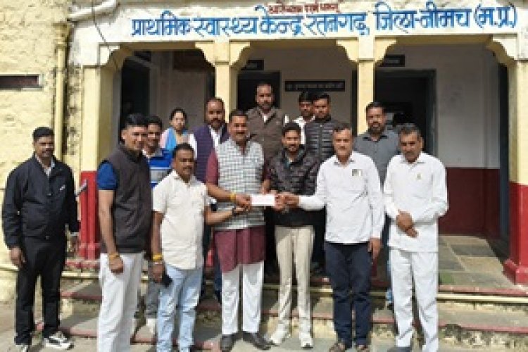 NEWS: समाजसेवी राजा बाबू चारण का अनुकरणीय कदम, शासकीय चिकित्सालय रतनगढ़ को 50 हजार का सहयोग, पढ़े खबर