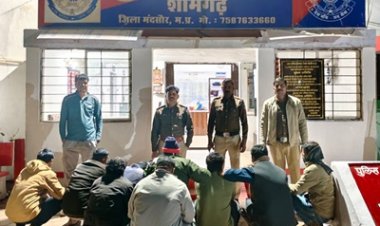 BREAKING NEWS: अवैध जुए पर शामगढ़ पुलिस का करारा वार, मारा तीन ठिकानों में एकसाथ छापा, किया जुआ खेलते 11 आरोपीयों को गिरफ्तार, पढ़े खबर