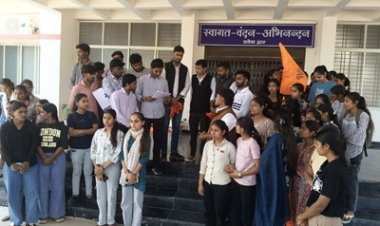 BIG NEWS: जीरन कॉलेज में बवाल: एक बार फिर एबीवीपी पहुंचा परिसर, मेन गेट पर जड़ा ताला, लगाए मुर्दाबाद के नारे, किया प्रिंसिपल दीपा कुमावत के खिलाफ उग्र प्रदर्शन,जांच टीम के सामने हो चुका हंगामा,पढ़ें पूरी खबर