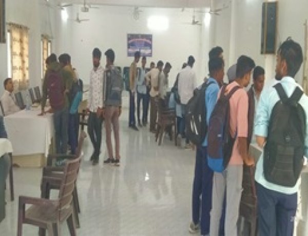 NEWS: रोजगार मेले ने खोले अवसरों के द्वार, मल्हारगढ़ में 163 युवाओ ने कराया पंजीयन,84 का हुआ चयन,पढ़े खबर 