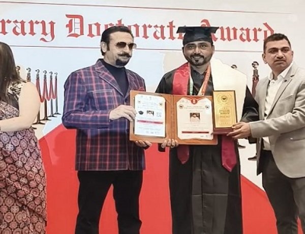 NEWS : सामाजिक क्षेत्र और सनातन सेवा में निभाई अहम भूमिका, तो गुरु एकांतवासी को मिली डॉक्ट्रेट की मानद उपाधि, नीमच के चमत्कारी बालाजी के पुजारी ने कुछ यूं दिया अपना योगदान, पढ़े खबर