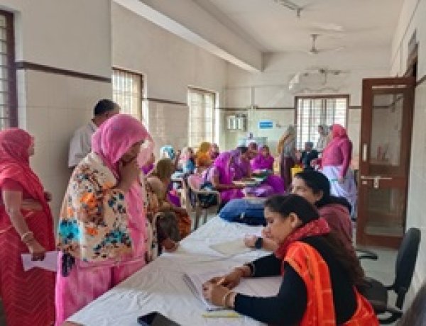 NEWS: जीरन में मेगा नेत्र शिविर: उमड़ी मरीजों की भीड़,151 की हुई जांच,32 मोतियाबिंद चिन्हित, पढ़े खबर