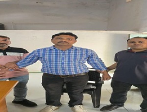 BREAKING NEWS: लोकायुक्त की बड़ी कार्रवाई — सुवासरा तहसील में मृतक की जमीन पर नामांतरण के लिए 40 हजार रिश्वत मांगने वाला पटवारी 30 हजार लेते रंगे हाथ हुआ गिरफ्तार, मचा तहसील कार्यालय मे मचा हड़कंप, पढ़े खबर