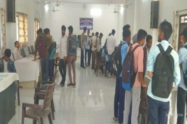 NEWS: रोजगार मेले ने खोले अवसरों के द्वार, मल्हारगढ़ में 163 युवाओ ने कराया पंजीयन,84 का हुआ चयन,पढ़े खबर 