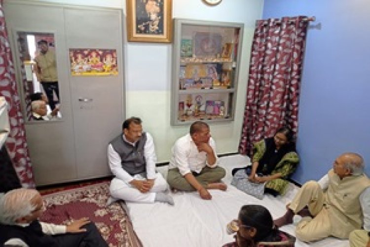 शोक संवेदना: ब्लाक अध्यक्ष ओम दिवान के निवास पर पहुंचे,पूर्व मंत्री नाहट व सांसद मीनाक्षी नटराजन, माता जी के निधन पर जताया शोक, पढ़े खबर