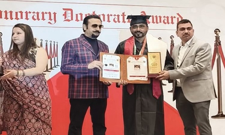 NEWS : सामाजिक क्षेत्र और सनातन सेवा में निभाई अहम भूमिका, तो गुरु एकांतवासी को मिली डॉक्ट्रेट की मानद उपाधि, नीमच के चमत्कारी बालाजी के पुजारी ने कुछ यूं दिया अपना योगदान, पढ़े खबर