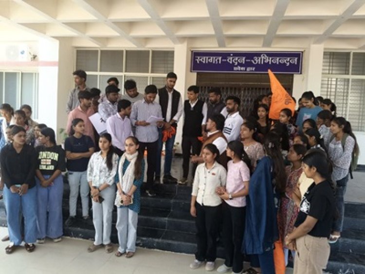 BIG NEWS: जीरन कॉलेज में बवाल: एक बार फिर एबीवीपी पहुंचा परिसर, मेन गेट पर जड़ा ताला, लगाए मुर्दाबाद के नारे, किया प्रिंसिपल दीपा कुमावत के खिलाफ उग्र प्रदर्शन,जांच टीम के सामने हो चुका हंगामा,पढ़ें पूरी खबर