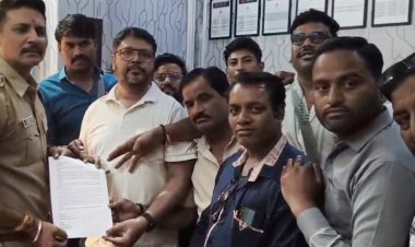 BREAKING NEWS : 200 पेट्रोल का फर्जी नियम… और सच दिखाने पर पत्रकार को जान से मारने की धमकी, नीमच में पेट्रोल पंप कर्मियों की दबंगई पर भड़का युवा प्रेस क्लब, FIR और पंप सील करने की उठी मांग,पढ़े खबर 