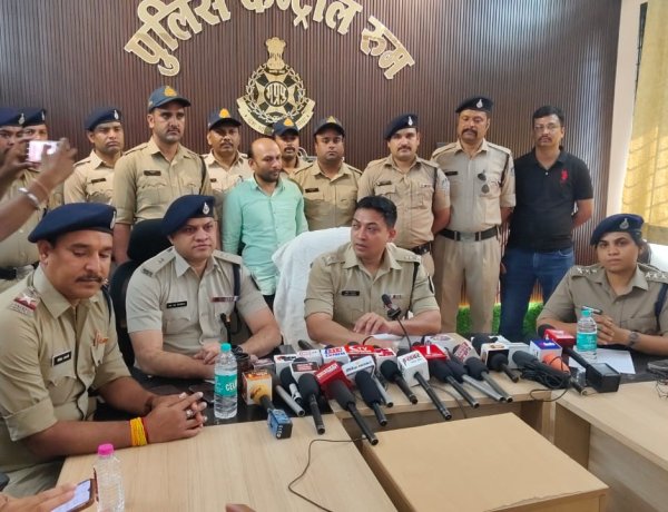 BIG NEWS :नीमच में ‘दिनदहाड़े लूट’ का बड़ा खुलासा: 12 लाख का सोना हड़पने मुनीम ने रची झूठी कहानी, पहले 65 ग्राम सोना गायब, शहर में मचा हड़कंप, डॉक्टर फजल रहमान की गली में बताई थी फिल्मी स्टाइल लूट,कर्ज के दबाव में अपने ही सेठ को लगाया चूना, पढ़े ये खबर