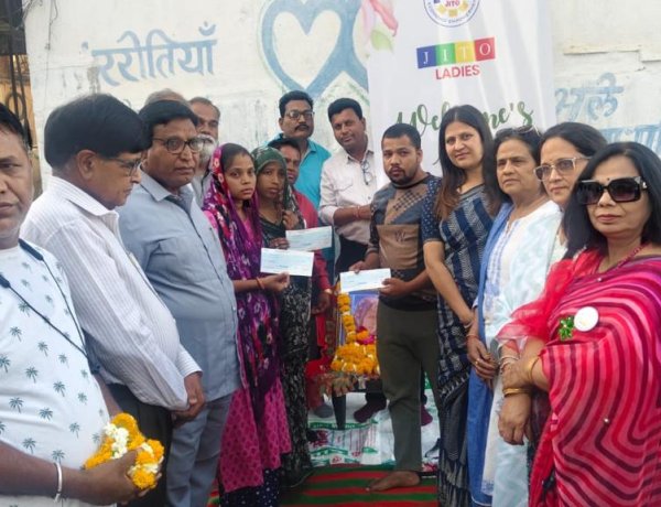 BIG NEWS : शहीद कंचनबाई के साहस को सलाम: जैन इंटरनेशनल ट्रेड ऑर्गेनाइजेशन ने बढ़ाया मदद का हाथ,3 लाख की सहायता,मधुमक्खियों के हमले में 20 बच्चों की जान बचाकर शहीद हुई आंगनवाड़ी कार्यकर्ता के परिवार को मिला संबल,मानवता और सेवा की मिसाल बनी जिटो,पढ़े ये खबर