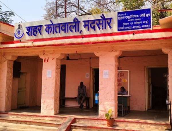 NEWS: हत्या केस में फरार आरोपी पर शिकंजा, कोर्ट सख्त,जमानतदार से वसूले 25 हजार, मंदसौर कोतवाली पुलिस की बड़ी कार्रवाई,पढ़े खबर