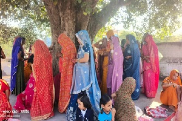 NEWS :भक्ति में डूबा देवरी खवासा,दशा माता व्रत पर महिलाओं ने किए 16 श्रृंगार, पीपल की परिक्रमा कर मांगी परिवार की सुख-समृद्धि, पढ़े खबर 