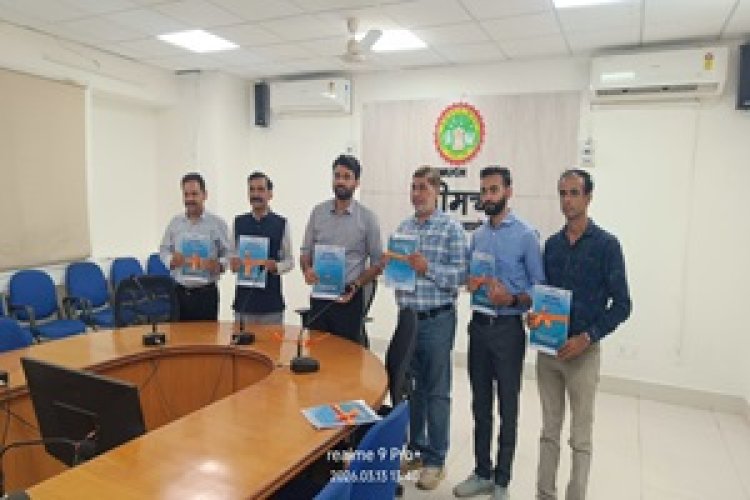 NEWS: “नीमच के शिक्षकों की प्रेरक कहानियां अब एक किताब में!”,कलेक्टर हिमांशु चंद्रा ने किया ‘हमारे शिक्षक – हमारे प्रेरणास्त्रोत’ बुकलेट का विमोचन, पढ़े खबर 