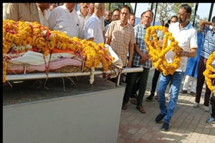 NEWS :  मनासा ने खोया अपना स्तंभ, वरिष्ठ अधिवक्ता घनश्याम विजयवर्गीय का निधन, गार्ड ऑफ ऑनर के साथ दी अंतिम विदाई, पढ़े खबर