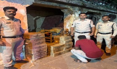 BIG NEWS: मंदसौर में शराब माफियाओं पर पुलिस का बड़ा वार, कोतवाली की गुप्त दबिश में 15 पेटी अवैध देशी शराब जब्त,आरोपी रंगेहाथ गिरफ्तार, पढ़े खबर