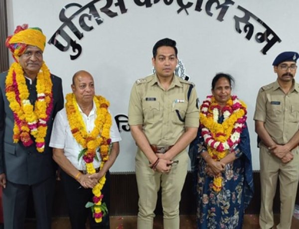 BIG NEWS : नीमच पुलिस के तीन अधिकारी एवं कर्मचारी हुए सेवानिवृत्त, सम्मानपूर्वक दी गई विदाई, पुलिस अधीक्षक अंकित जायसवाल ने भेंट किए स्मृति चिन्ह, कुछ यूं किया सम्मान, पढ़े खबर